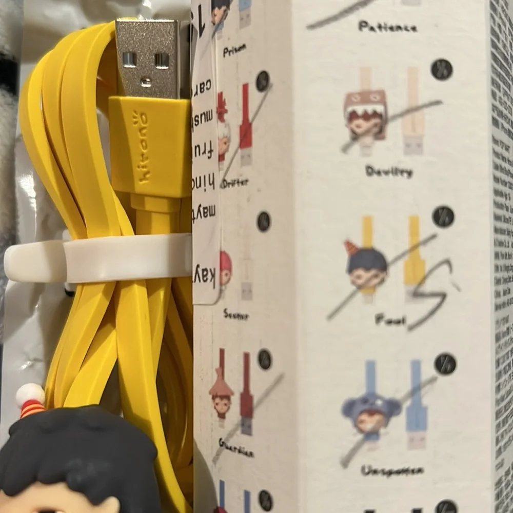 Hirono iPhone, phone charger